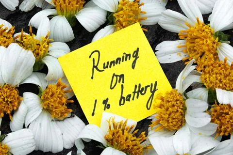 Running on 1% Battery Sticky Note on Withered Flowers. Inspirational Messag.. Stock Photos