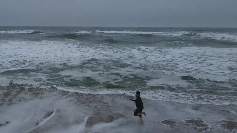 Running along the seashore 스톡 동영상 146434666