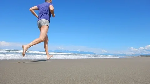 Running barefoot on the beach going 4621 Video stock 107951513