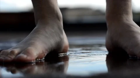 Running barefoot in a puddle Video stock 54412415