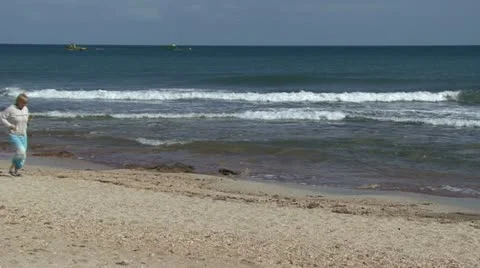 Running on the beach 스톡 동영상 12050044