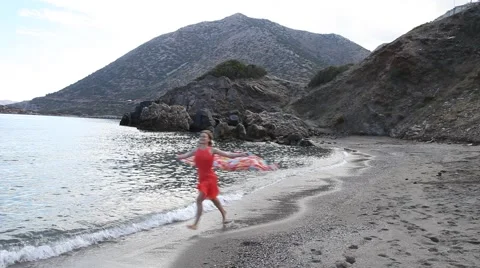 Running on the beach 스톡 동영상 43079584