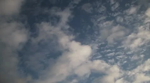 Running clouds on blue sky timelapse 動画素材 10685109