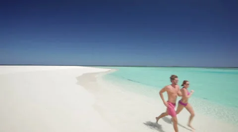 Running couple on sandy beach Stock Footage 1018204