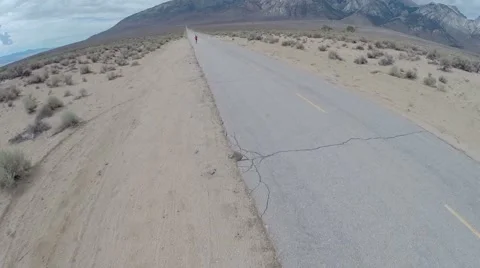 Running On The Desert Видео 44793081