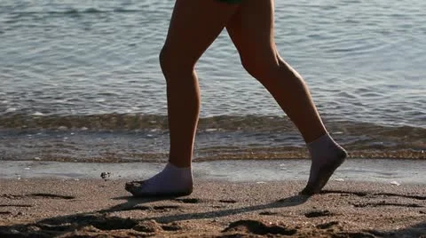 Running feet on the beach Video stock 12271180