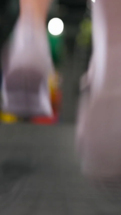 Running gym exercise in the treadmill. Vertical close up Vidéo 332453716