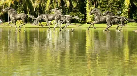 Running Horse statues 스톡 동영상 10562623