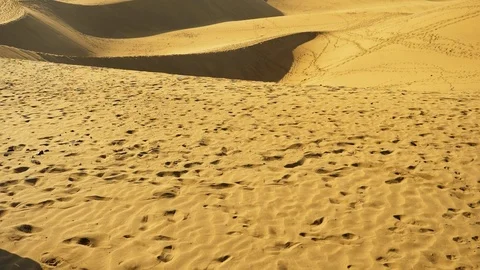 Running in the hot sand dunes Stock-Footage 106191275