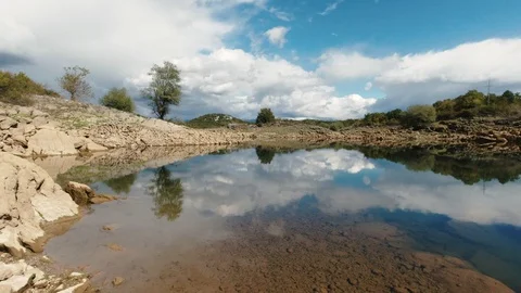 Running To lake 動画素材 129823146