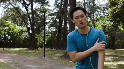 Running man gets heart attack Stock Footage 53082135