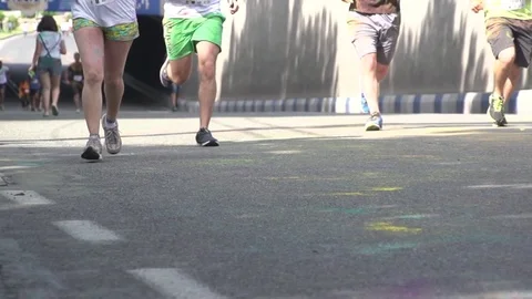 Running Marathon Runners - Running Marathon with Holi Powder in Color Party Vídeos de archivo 74597972