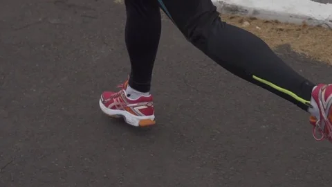 Running in the park. Close-up. Slow motion. Video stock 70952948