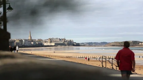 Running at Saint Malo 動画素材 34497277