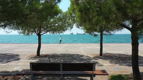 Running by the seafront Vídeo Stock 139759834