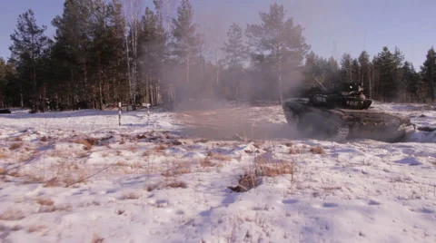 Running-tanks army exercises T-72B Video stock 47545692