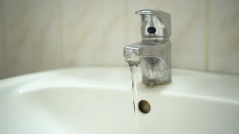Running tap water in the bath Stock Footage 131436586