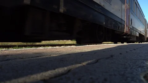 Running train view from below. A train pulls up to a platform slowing down. Stockbeeldmateriaal 120310252