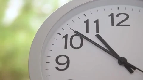 Running wall clock with arrows Stock Footage 171657051