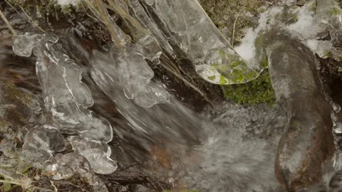 Running water in brook winter 스톡 동영상 85982408
