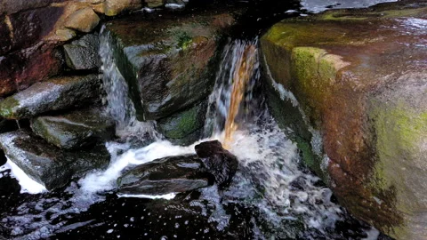 Running water in a stream Video stock 148172637