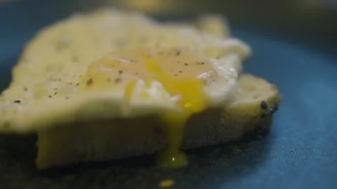 Runny Egg Yolk 動画素材 286754731