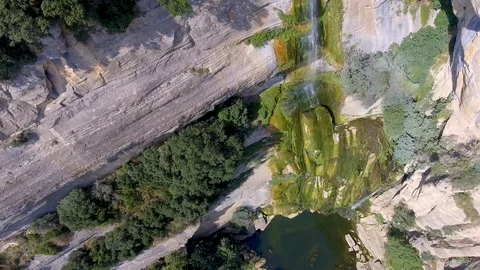 Rupit-i-Pruit-waterfall-vertical1 Vídeos de archivo 110778208