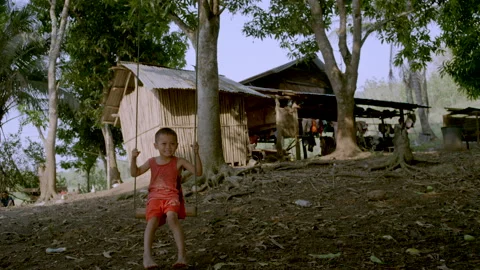 Rural boy swinging on a tree, Laos Vídeo Stock 134280101