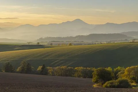 Rural fields and rolling mountains at sunrise in Slovakia Foto stock