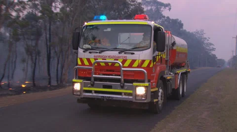 Rural Fire Service back burns during Sydney bush fire PT13 動画素材 30369077