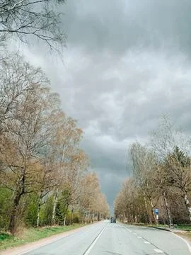 Rural Road with Dramatic Storm Clouds and Trees Landscape Stock-Fotos