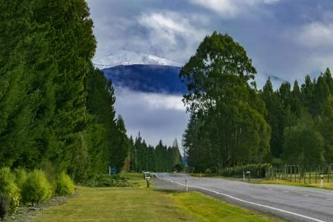 Rural scene road side to te anau town south land new zealand Stock-Fotos