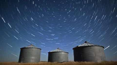 Rural starlapse over silos Видео 3608058