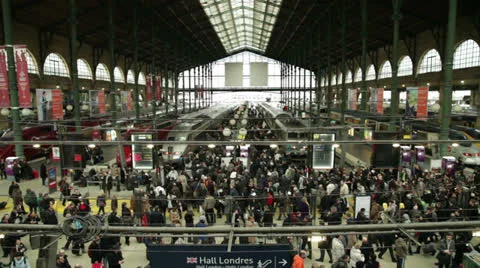 Rush hour in busy trainstation Stock Footage 26815511