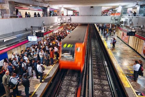 Rush hour in Chapultepec Metro Station of Mexico City Stock Photos