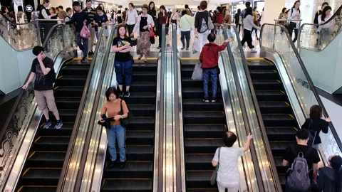 Rush hour in real time 库存影片 82052449