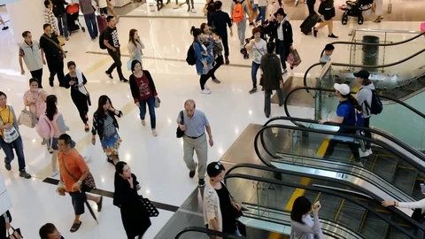 Rush hour in real time Stock Footage 82053946