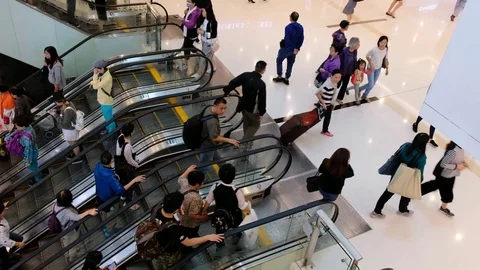 Rush hour in real time Stock Footage 82056946