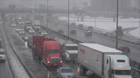 Rush Hour Traffic during Winter Snowfall Slow Motion 動画素材 87705744