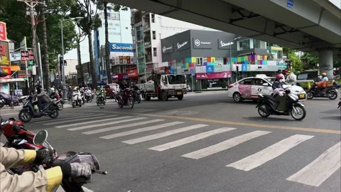 Rush hour traffic in Ho Chi Minh City, Vietnam at a busy intersection Video stock 204792890