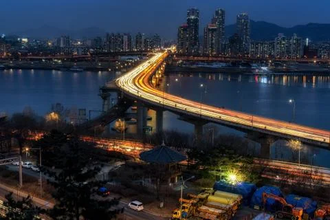 Rush hour traffic over Cheongdam bridge Foto stock