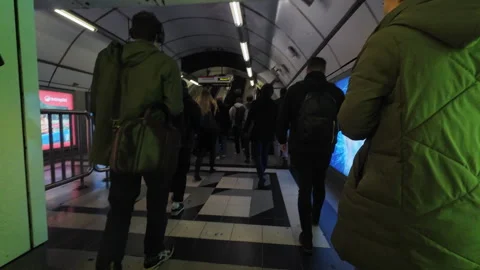 Rush hour underground. Stock Footage 271720166