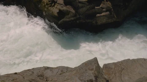 Rushing glacier river water in between canyon rocks from above slow motion Vídeo Stock 107898298