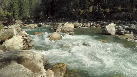 Rushing Himalayan River with Sound 動画素材 90015972