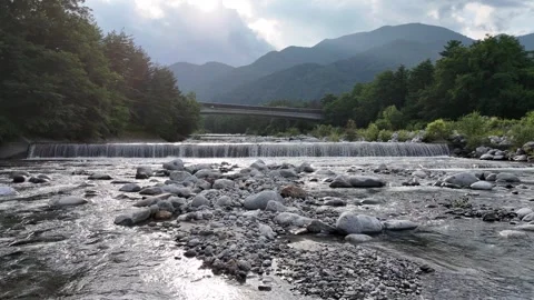 Rushing stream flows over smooth stones Vídeo Stock 339112429