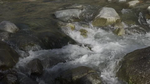 Rushing Torrent 库存影片 329845560