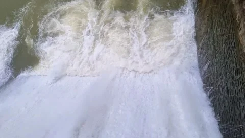 Rushing water from a dam spillway 库存影片 317950197
