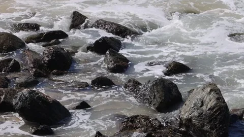 Rushing Water Over Rocky Streambed Stockbeeldmateriaal 289800254