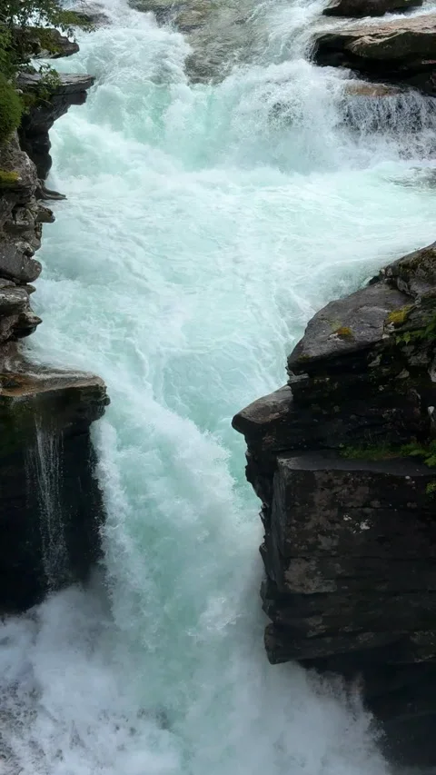 Rushing waterfall cascading through rocky canyon gorge Stock-Footage 324599017