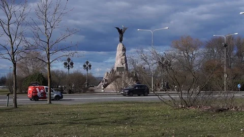 Russalka statue from across the road while cars drive by in Tallinn 2 Video stock 88784107